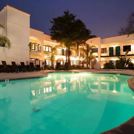 Oxford Suites Pismo Beach